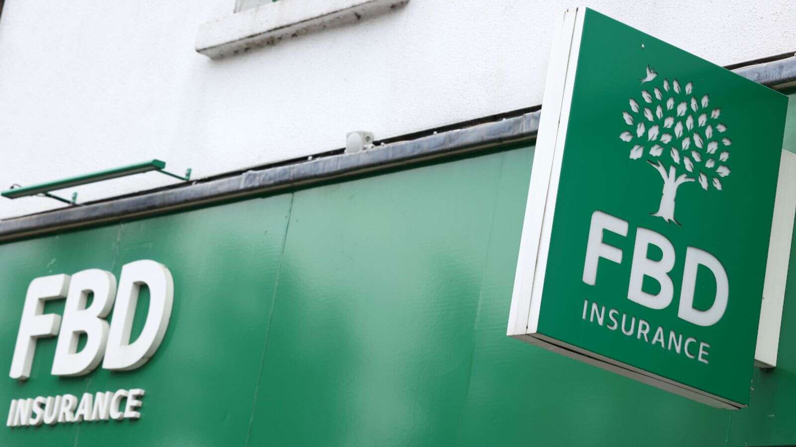 FBD pays out €2.5m in share awards and share options to top executives ...