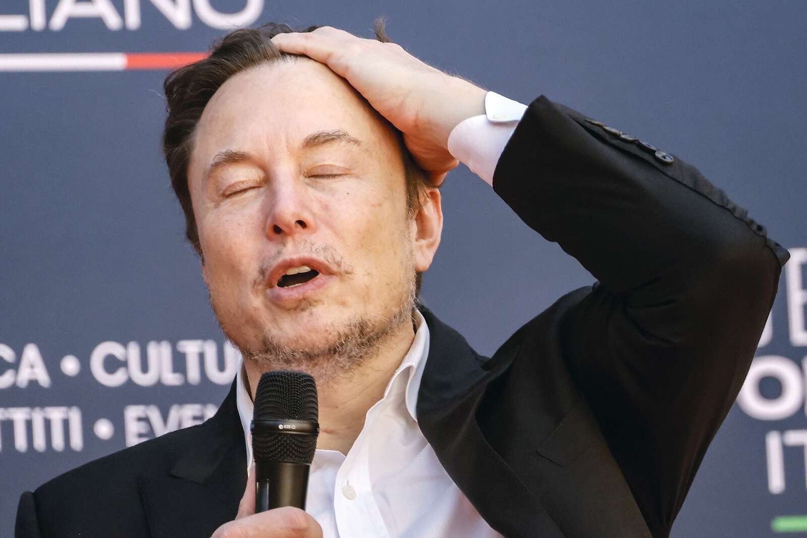 Tesla ruft fast 3.900 Cybertrucks zurück, um defekte Pedale zu reparieren