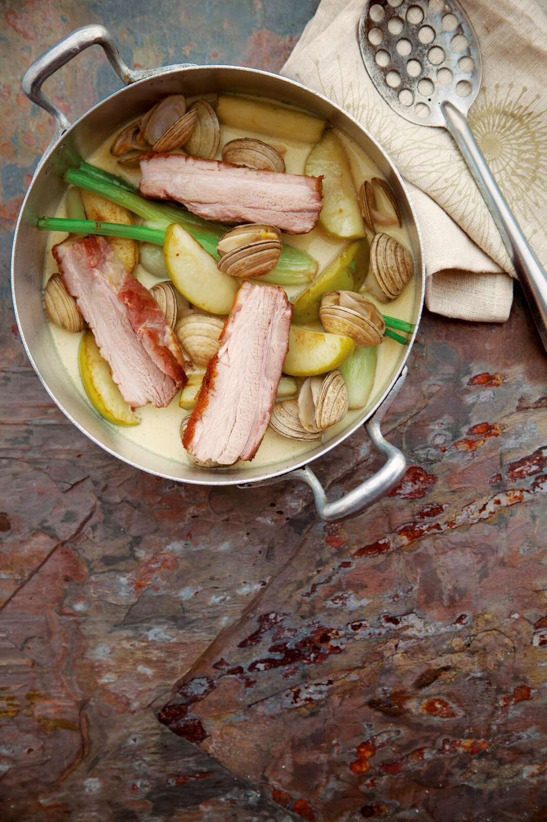 One pot wonders: here are two delicious recipes for the family to cook