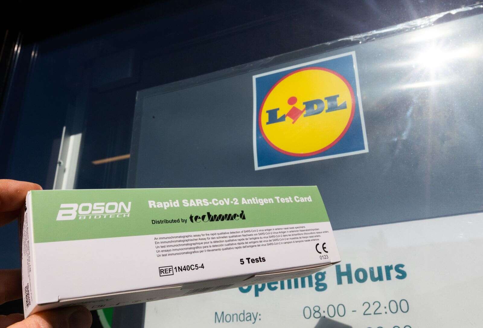 Lidl to still sell rapid antigen tests despite Nphet’s warning on risks