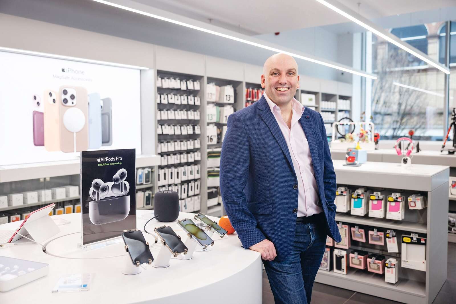 Select Tech looks to lure consumers in-store for the ultimate ...