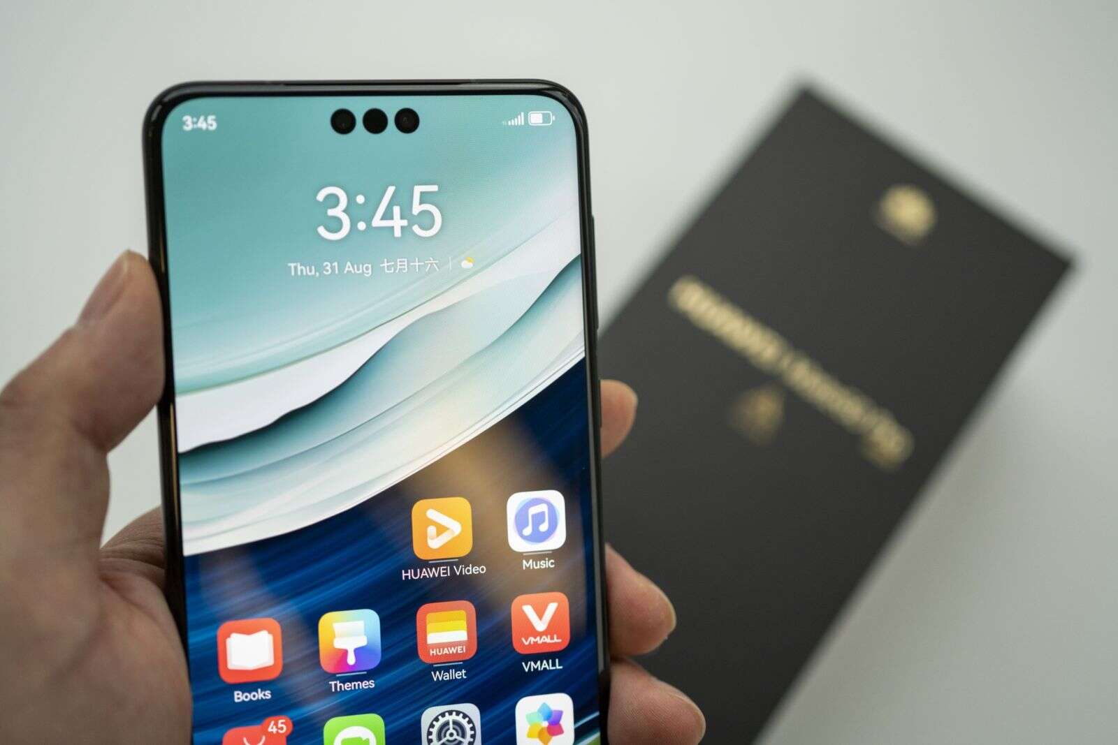 Huawei in sanctions-busting breakthrough with new smartphone | Business ...