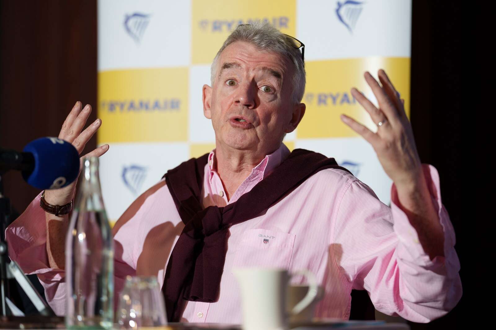 Markets Open: Ryanair and Pillar banks rise in Dublin; Dollar strengthens