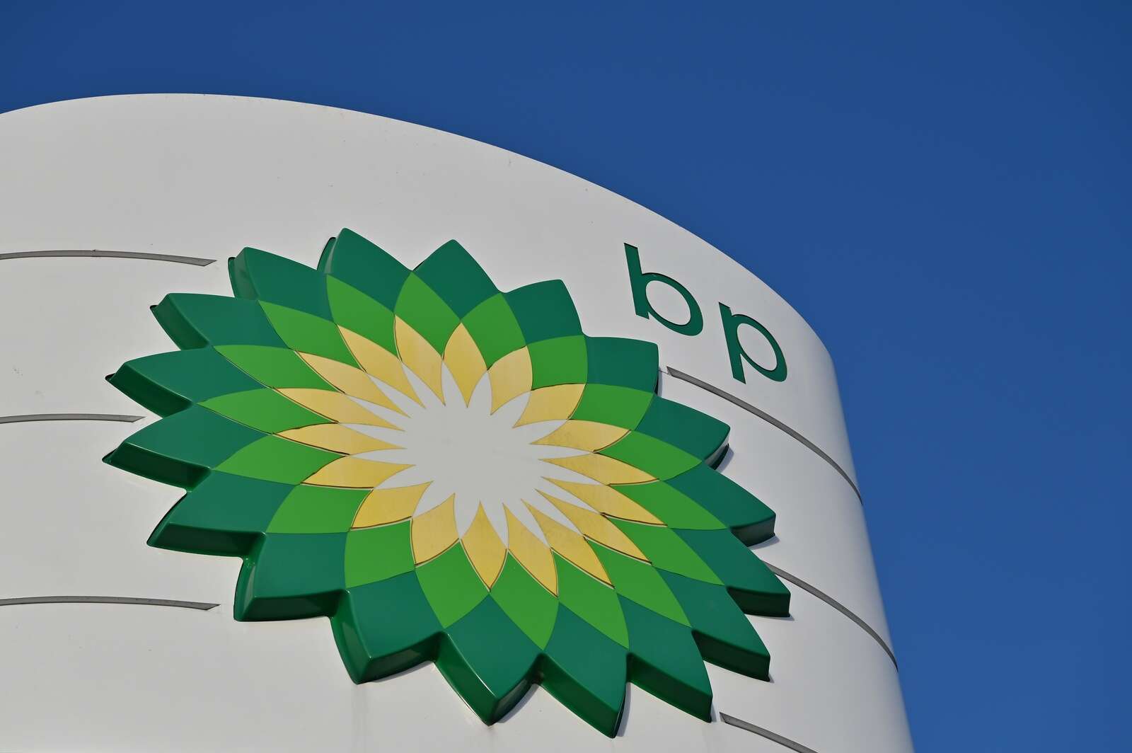 New BP boss in race to beat Shell as oil giant prepares to post 2023 ...