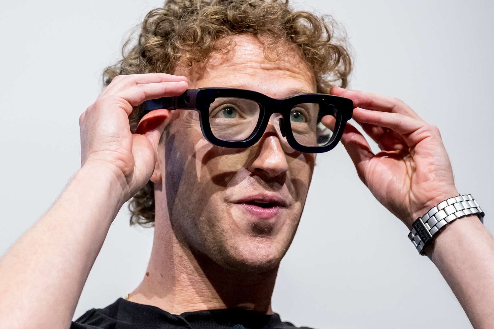Meta debuts new smart glasses with screen and AI integration | Business ...