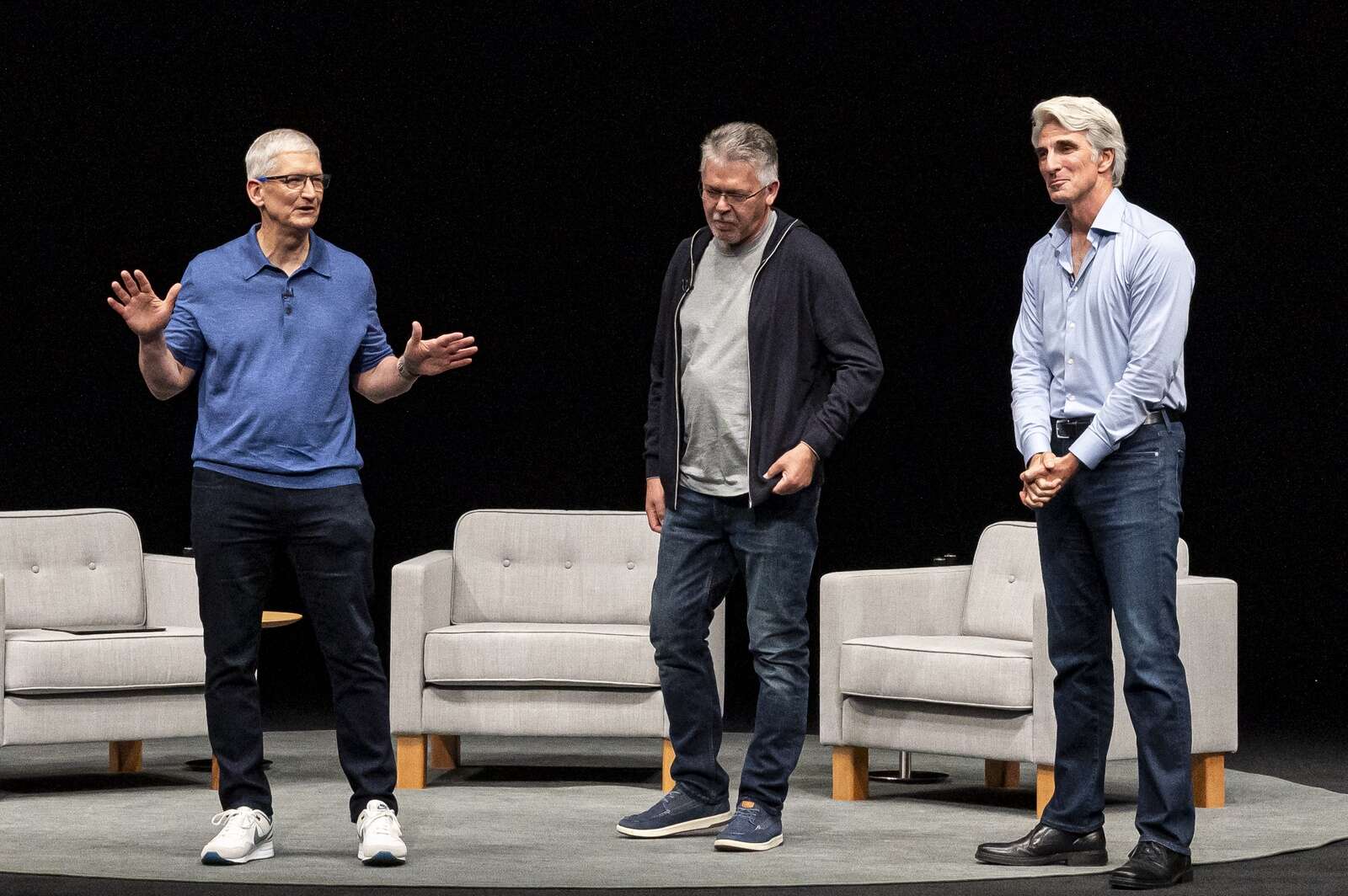 Apple in major management reshuffle as Tim Cook loses faith in AI lead ...