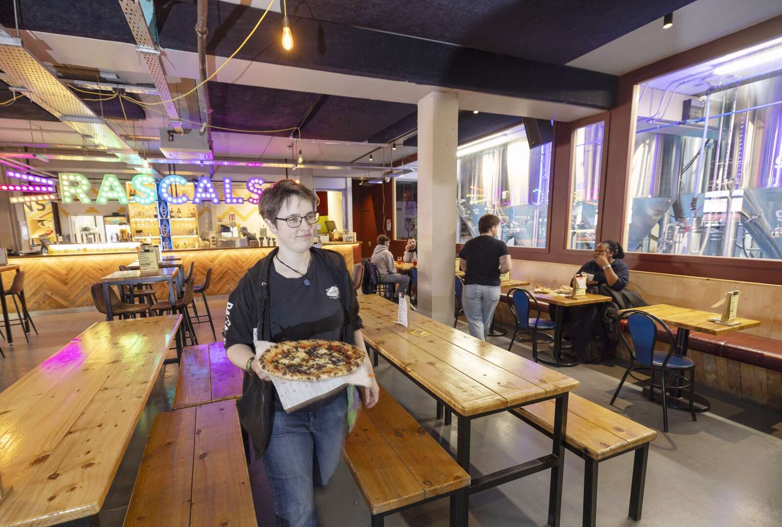 Restaurant Review: Top-drawer pizza, bonus tacos and beer at Rascals in ...
