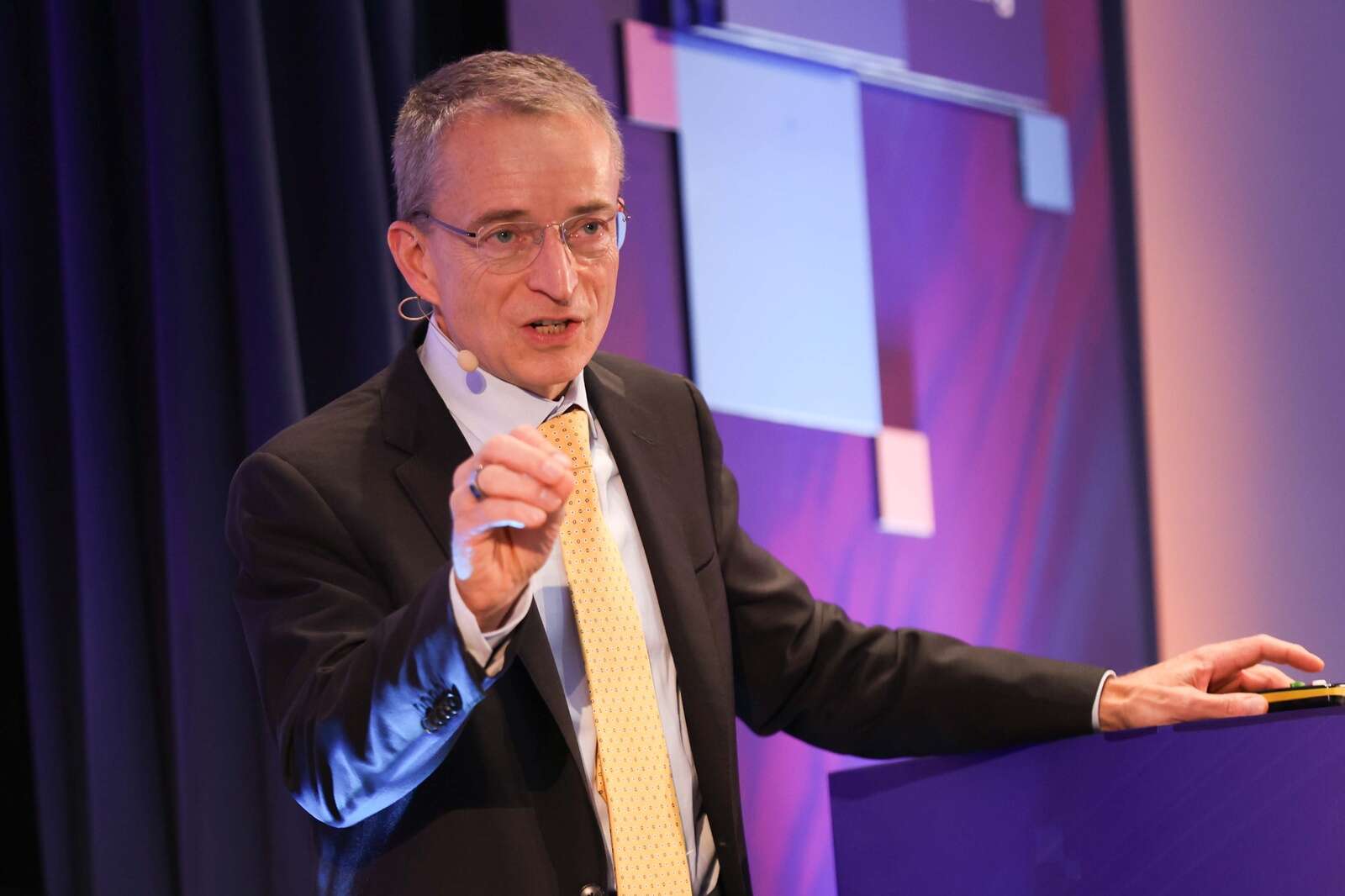 Intel on track to return to front rank of chip industry after stock ...