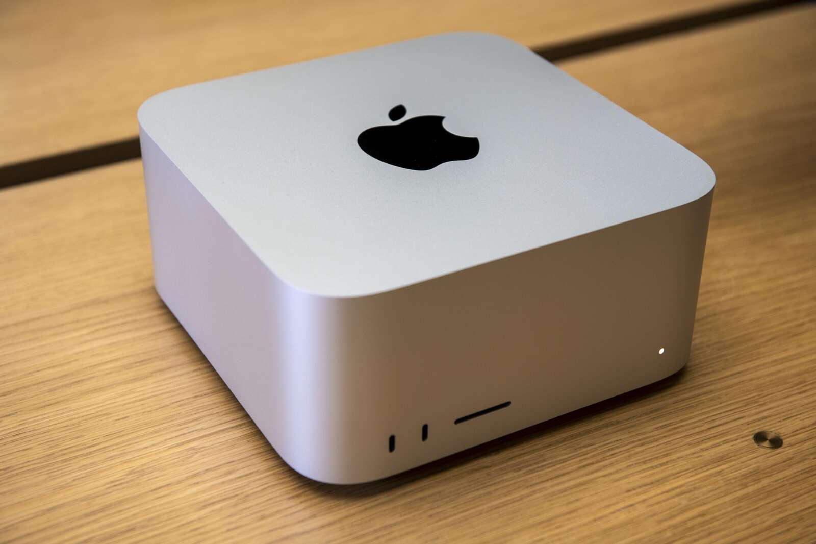 Apple plans to overhaul entire Mac line with AI-focused chips