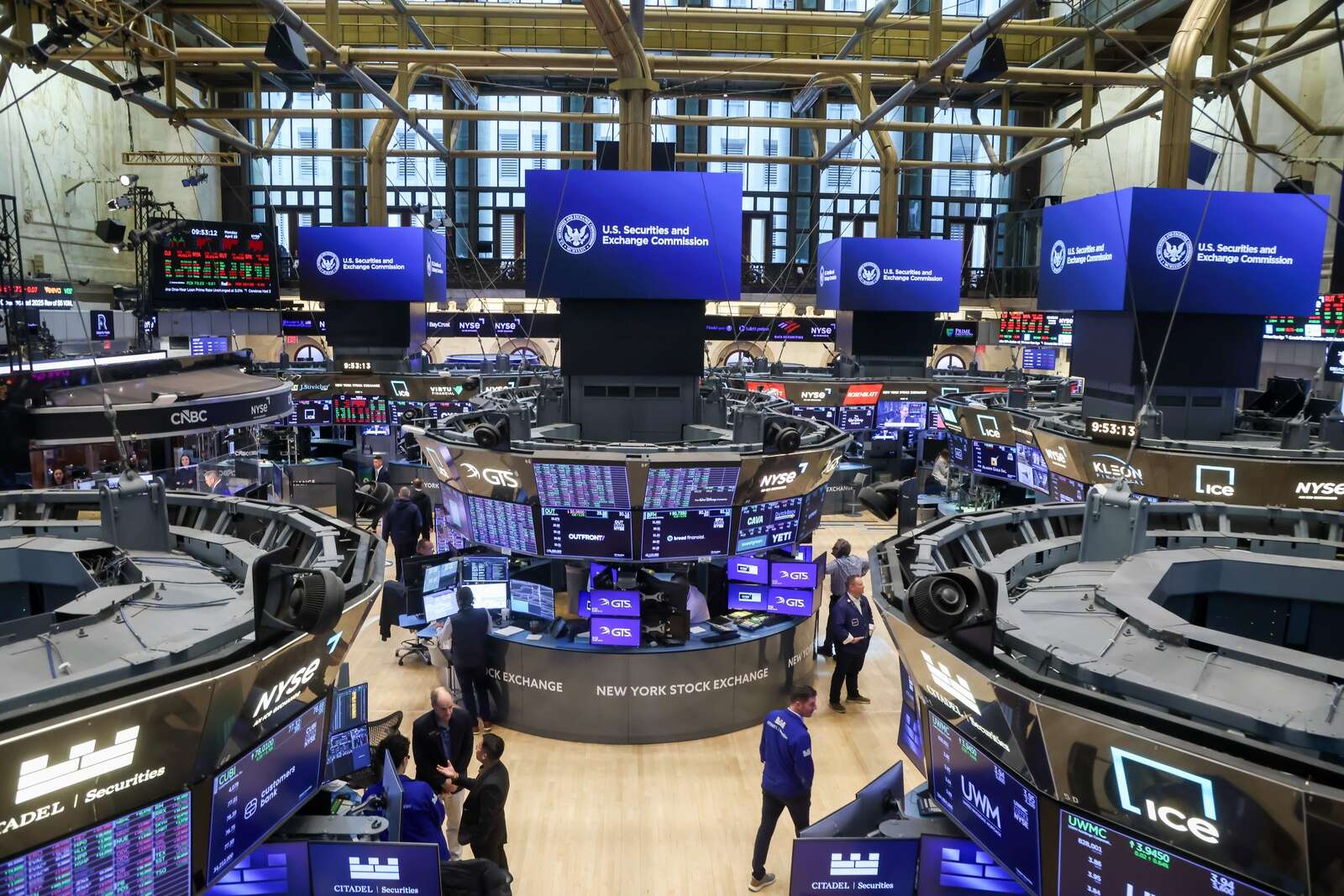 US Markets Wrap: S&P 500 hits record high as stocks rise on Iran ...