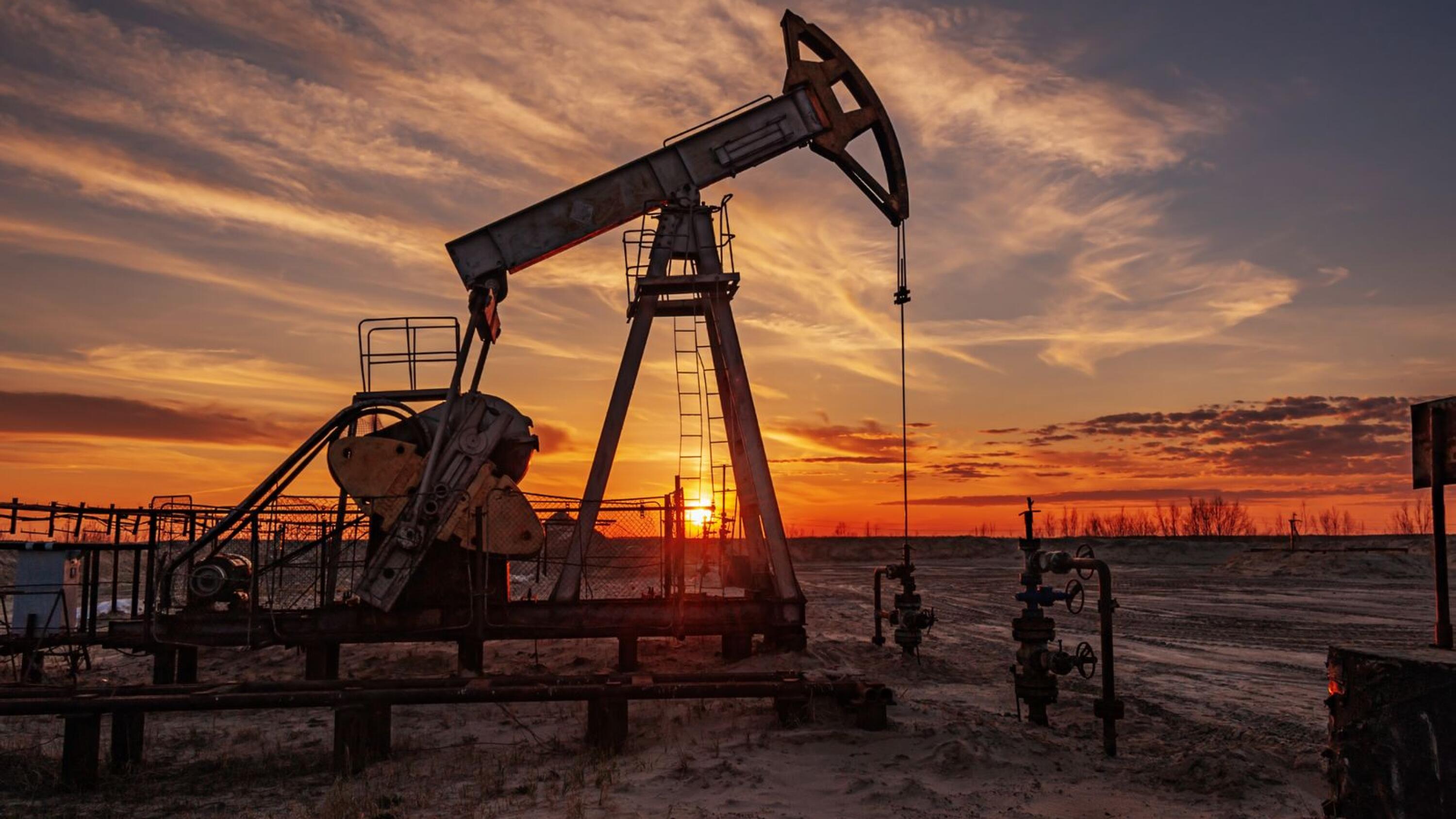 Добыча газа 2024. Наульское нефтяное месторождение. Добыча нефти. Нефтяная вышка. Нефтедобывающая промышленность.