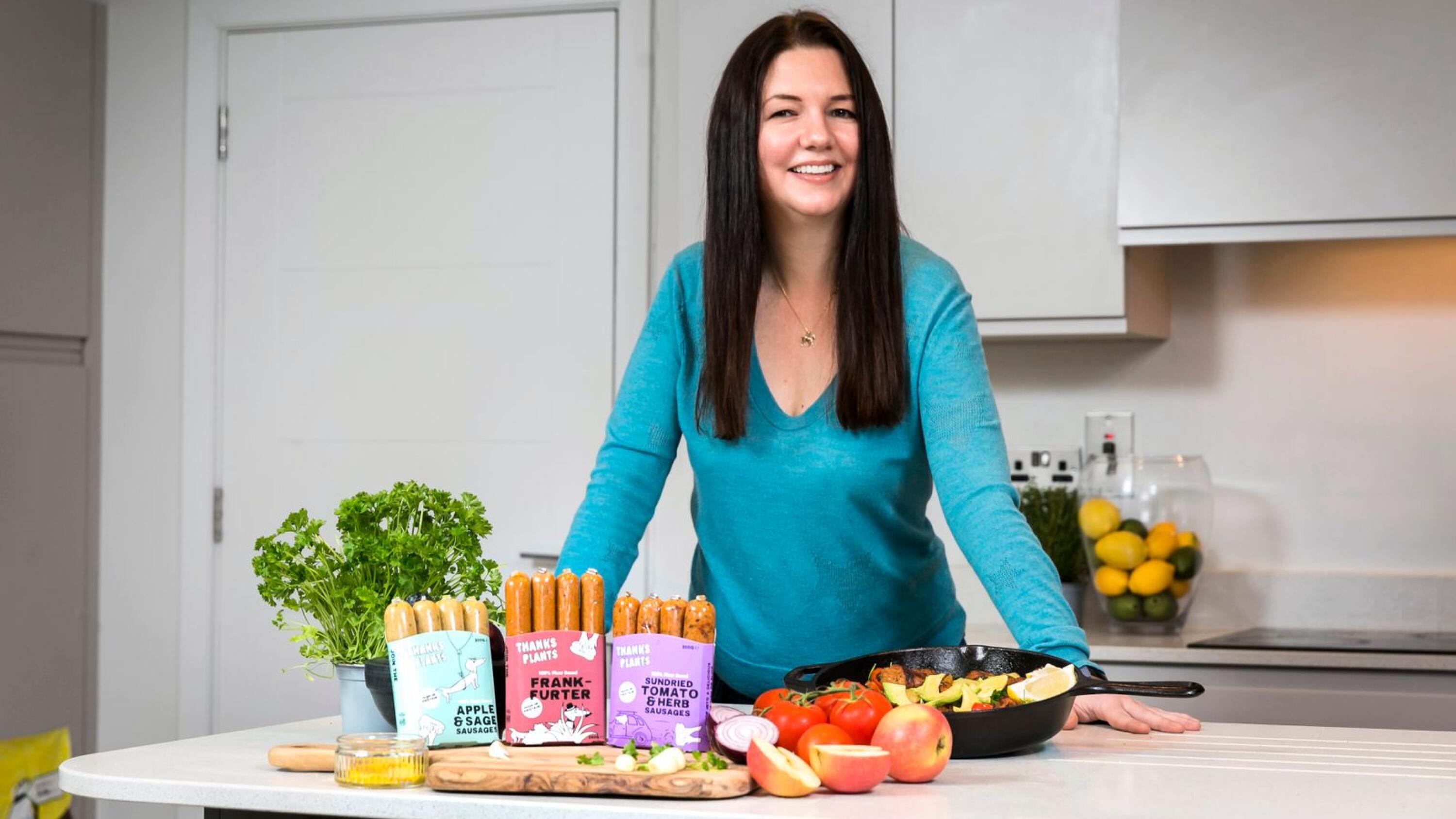 Un emprendedor de alimentos veganos que comenzó su negocio cocinando para su esposo y ahora vende a SuperValu